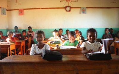 « En route pour l’école, en route vers le futur », c’est l’engagement de tous les membres du réseau Eau de Coco pour permettre à plus de 1 800 enfants d’aller à l’école