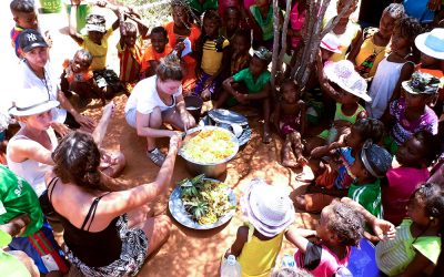 L’Hôtel Solidaire Mangily participe à la campagne de scolarisation « En route pour l’école, en route vers le futur » d’Eau de Coco