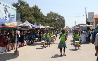 Les sons des tambours de la Bloco Malagasy résonnent au carnaval du Vez’tival